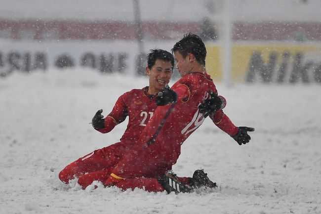 英超-布莱顿0-0西汉姆联 铁锤仍第6海鸥升第7北京时间3:30，英超第20轮西汉姆联主场迎战布莱顿。